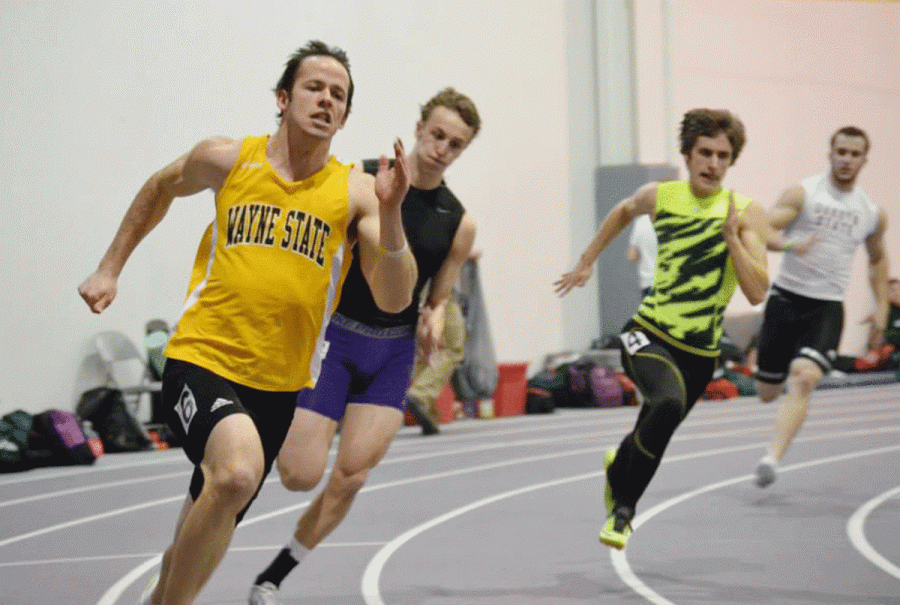 Mickey Doerr battles around the corner against harsh competition in last weekend’s Minnesota State Open. Doerr competed in the distance relay with teammates Zach Thomsen, Jared Balady and Adam Hochstein, finishing fifth in a time of 11:06.01.