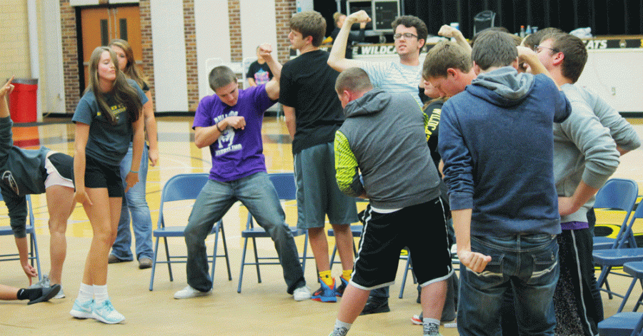 Hypnotist brings a ‘hyp’ time to Homecoming