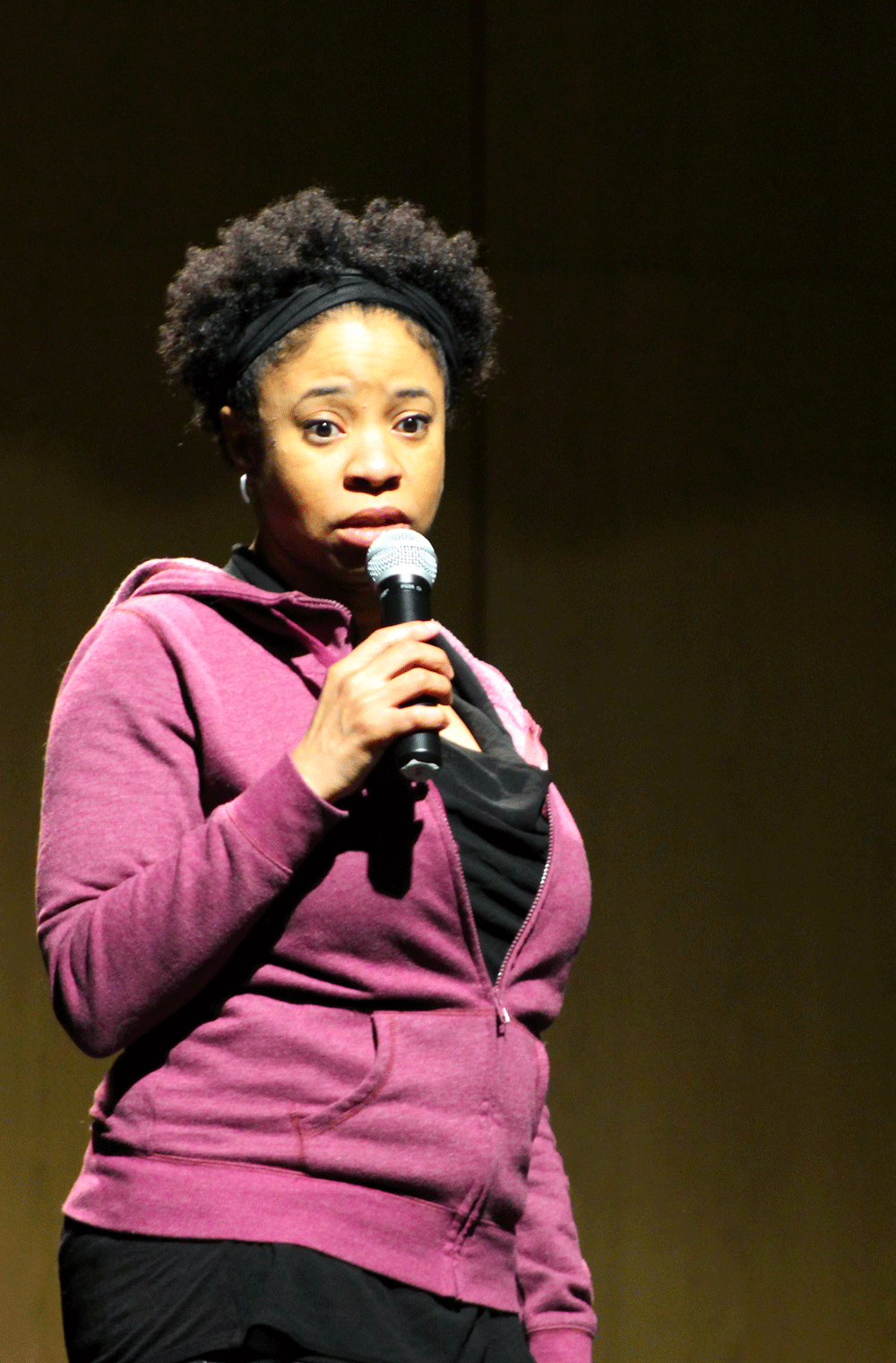 Comedian Marina Franklin
entertained a small crowd with
her big city humor in Ramsey
Theater last Thursday.