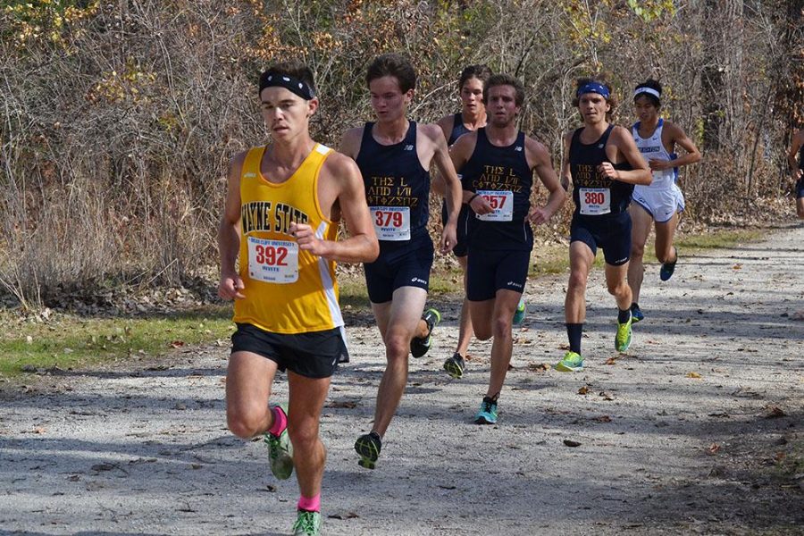 Justin+Brueggemann+leads+177+runners%2C+five+of+whom+are+pictured%2C+in+his+19th+place+finish+at+the+Briar+Cliff+Invitational.+Brueggemann%E2%80%99s+performance+propelled+WSC+to+ninth-place+overall.