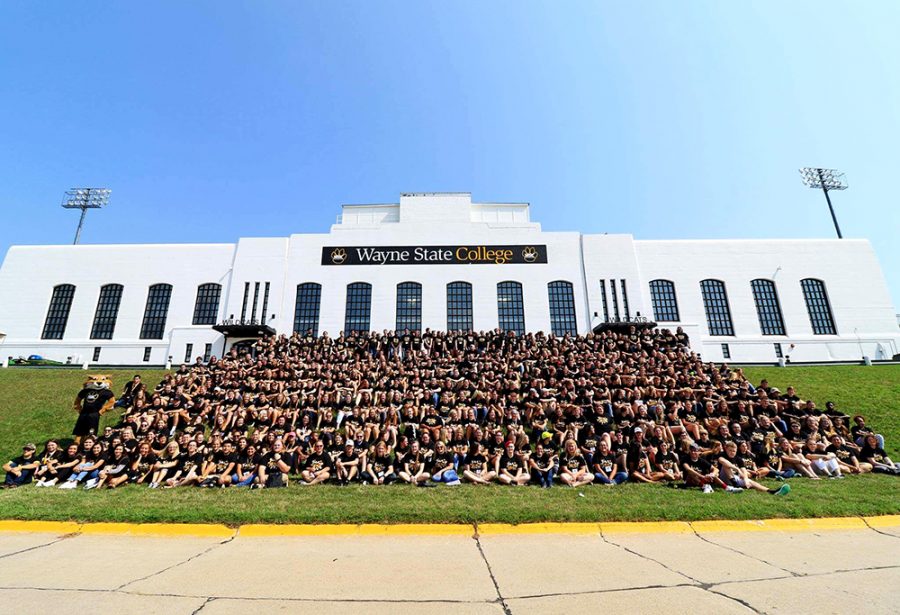 The class of 2021 moved into campus on Friday, Aug. 18 for welcome weekend. Freshmen spent the weekend getting to know their classmates and learning the important tips on surviving freshman year of college. Welcome weekend always starts out with a class photo on the hill in front of the WSC football field.