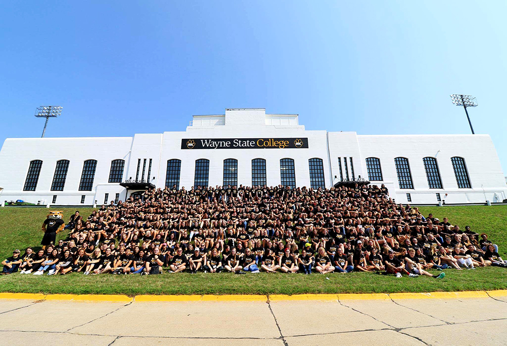 The+class+of+2021+moved+into+campus+on+Friday%2C+Aug.+18+for+welcome+weekend.+Freshmen+spent+the+weekend+getting+to+know+their+classmates+and+learning+the+important+tips+on+surviving+freshman+year+of+college.+Welcome+weekend+always+starts+out+with+a+class+photo+on+the+hill+in+front+of+the+WSC+football+field.