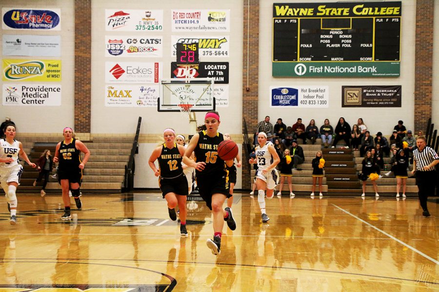 Women’s basketball wins, moves to a 22-6 record