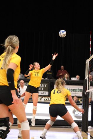 Photos: WSC volleyball loses against St. Cloud State