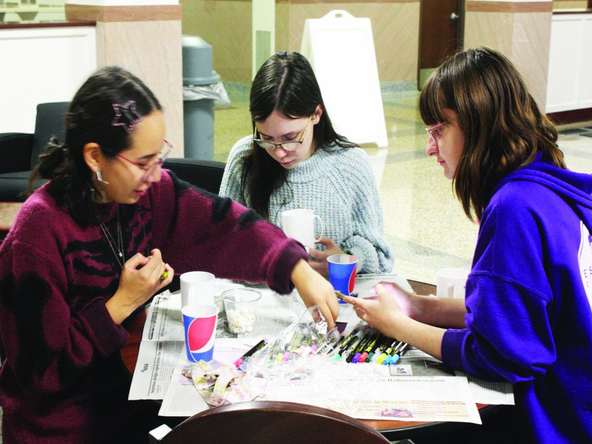 WSC students paint mugs and listen to music while hanging out in the main lobby of the Pile residence hall. Photo by Kaitlyn Bengtson.