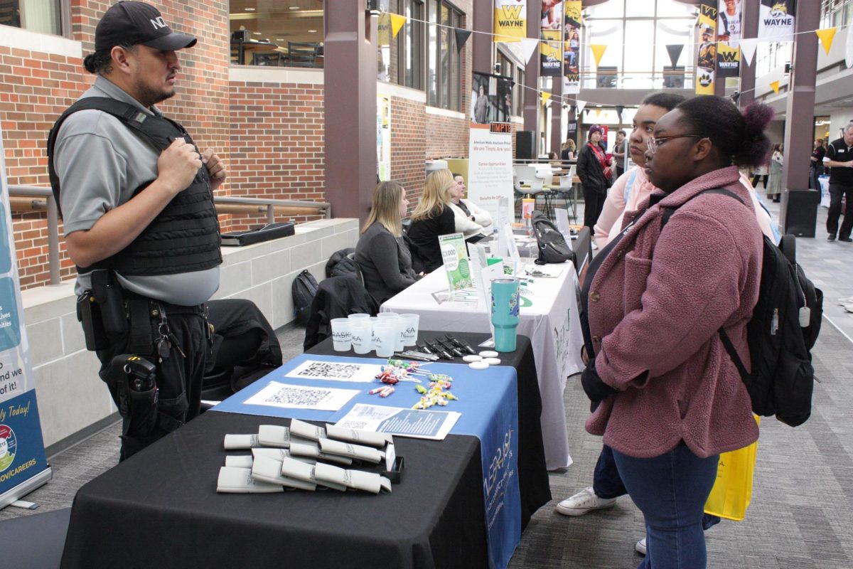WSC students talk to an employer at the WSC Spring Career Fair.